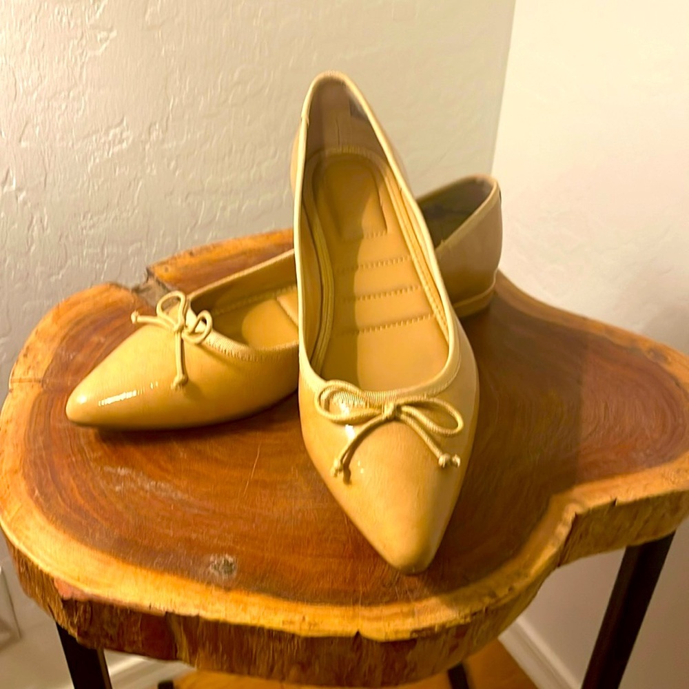 KELLY & KATIE- Abby Flat S:11